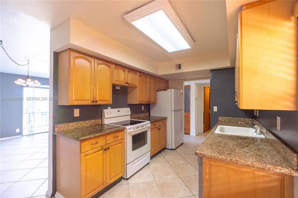 Photo of 430 Commodore Dr #314, Plantation, FL 33325 (MLS # A11968060)