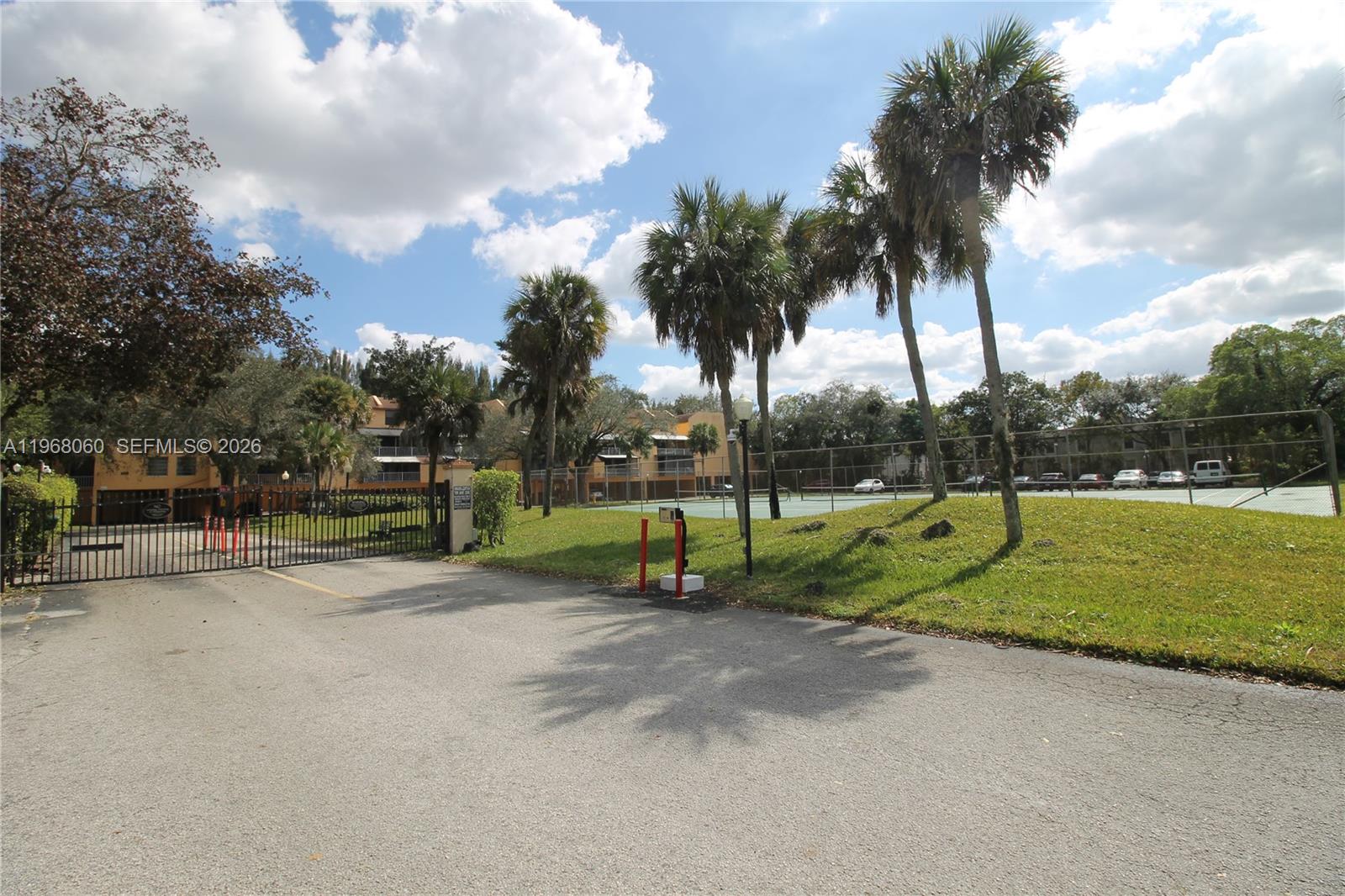 LAGO WEST CONDOMINIUM - Residential