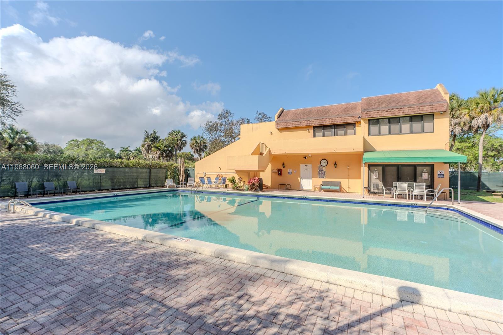 LAGO WEST CONDOMINIUM - Residential