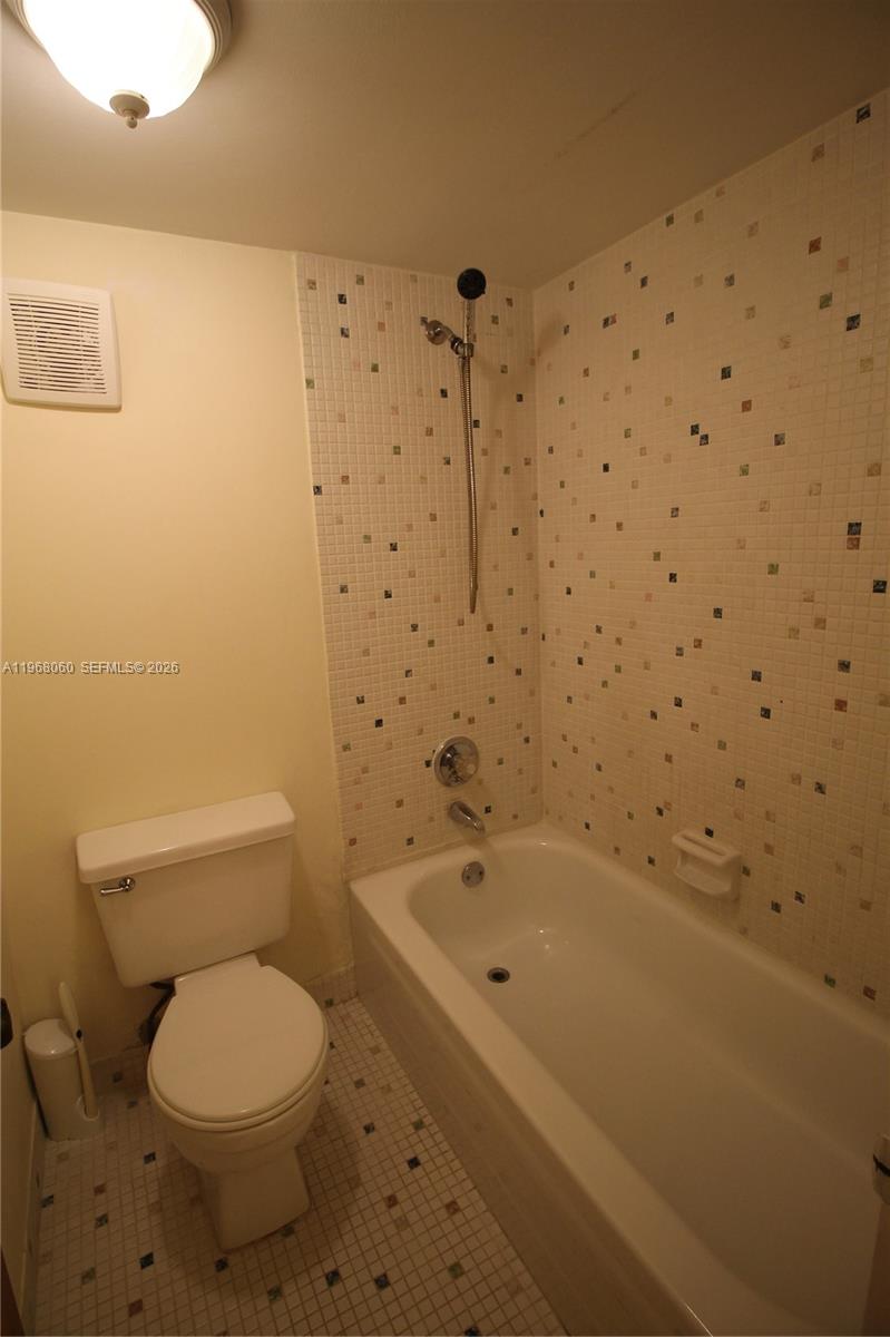 LAGO WEST CONDOMINIUM - Residential