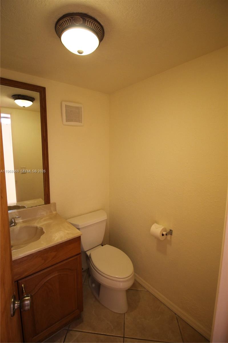 LAGO WEST CONDOMINIUM - Residential