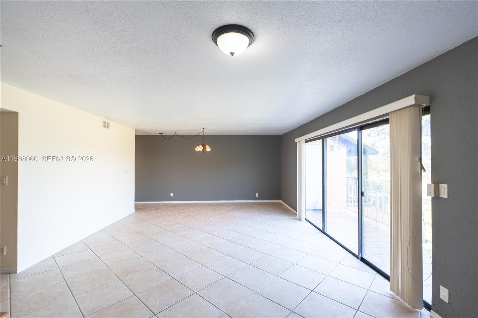 LAGO WEST CONDOMINIUM - Residential