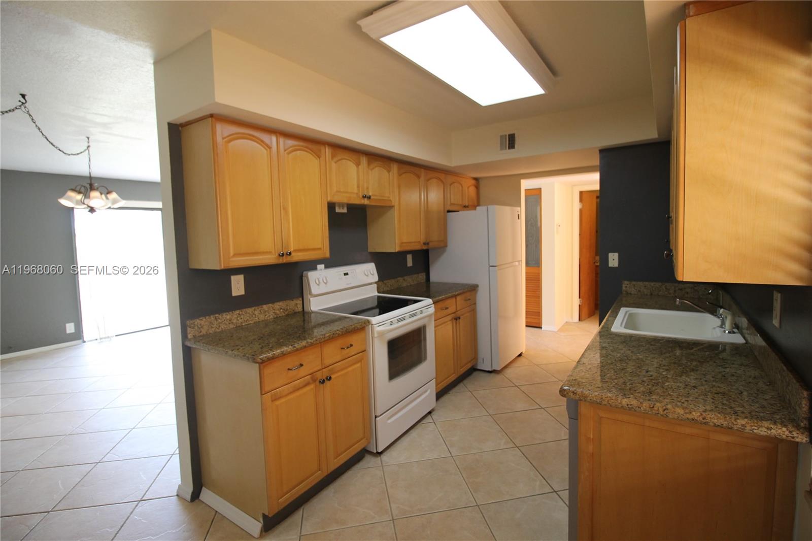 LAGO WEST CONDOMINIUM - Residential