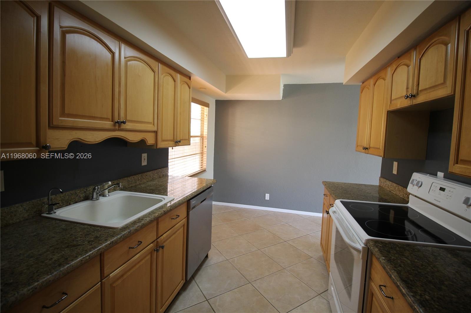 LAGO WEST CONDOMINIUM - Residential