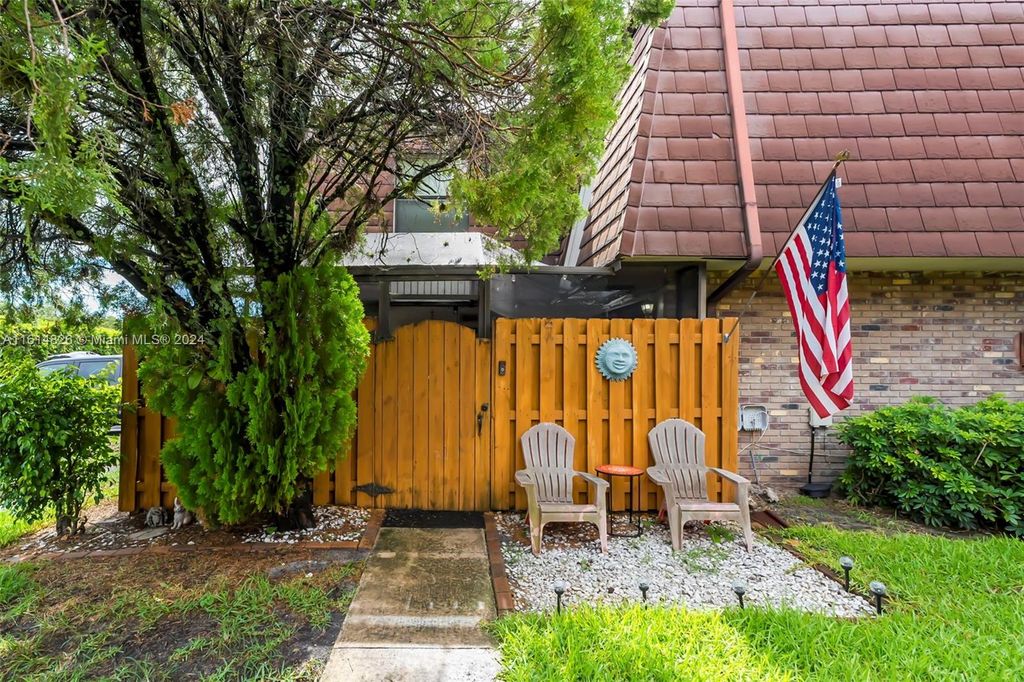 Photo of 7643 Courtyard Run, Boca Raton, FL 33433 (MLS # A11614826)