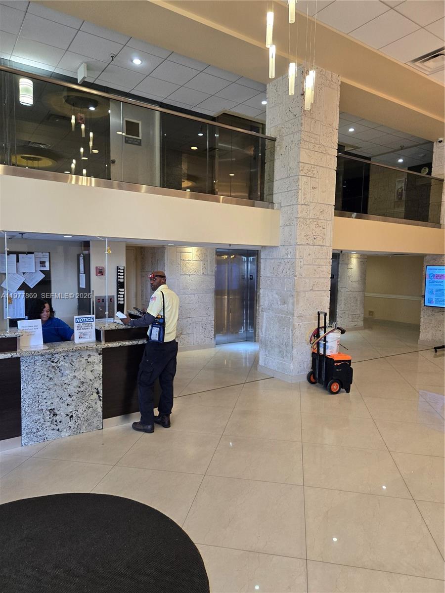 WINSTON TOWERS 700 CONDO - Residential