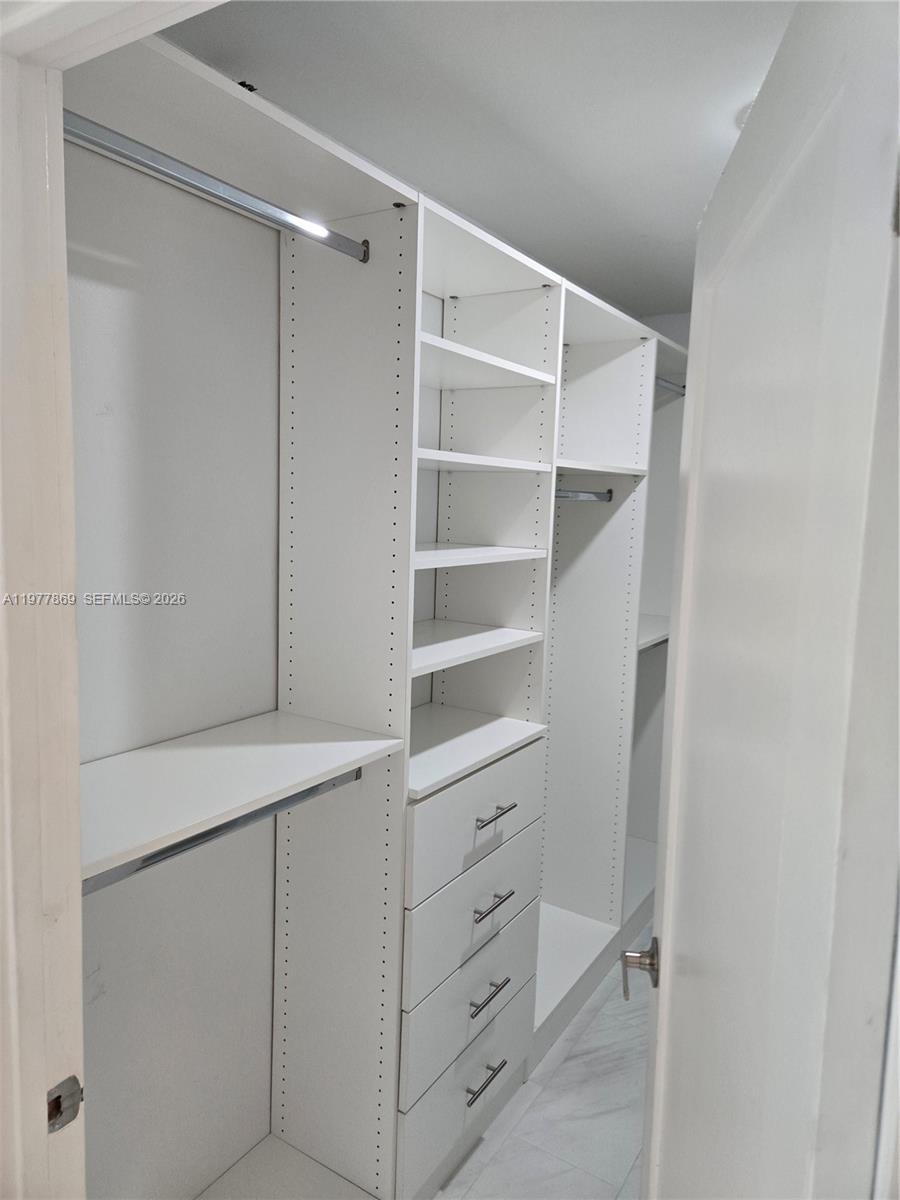 WINSTON TOWERS 700 CONDO - Residential