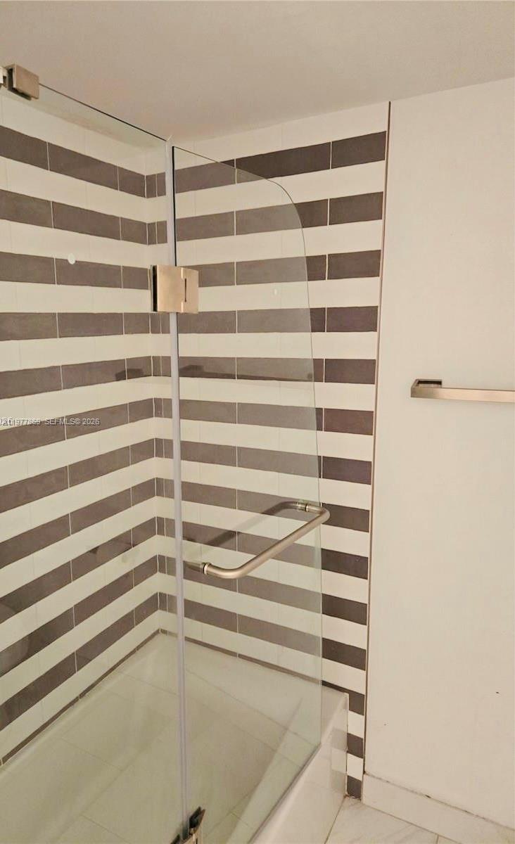 WINSTON TOWERS 700 CONDO - Residential