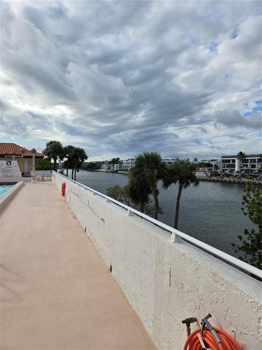 WINSTON TOWERS 700 CONDO - Residential