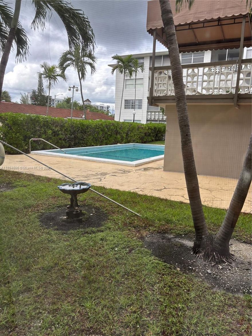 All ages are welcome! Beautifully maintained spacious 1 bed, 1 bath first floor corner unit. Lots of privacy. 1 mile from beach. Enclosed porch can be used as an office/den or second bedroom. Pool area view. Nice and quiet building. Recreation room, sauna bath, sun deck. Water is included in rent. Close by Aventura Mall, Gulfstream & Casino, Winn Dixie, Publix and Walgreens. Vacant. Easy to show. Fast approval.
**Please see broker's remarks for showing instruction. No need to hit Show Assist.**