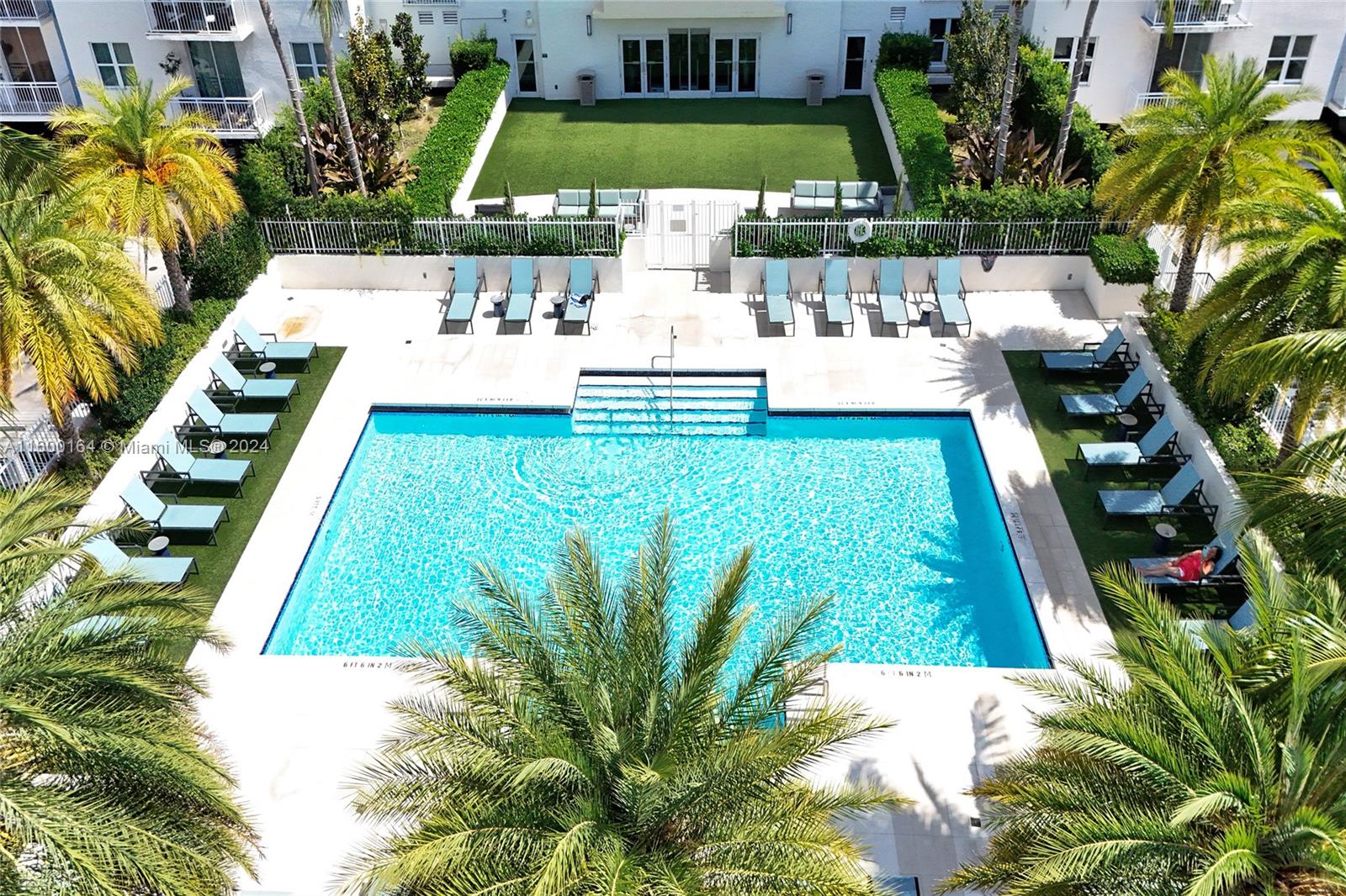 THE ASTON CONDO - Residential