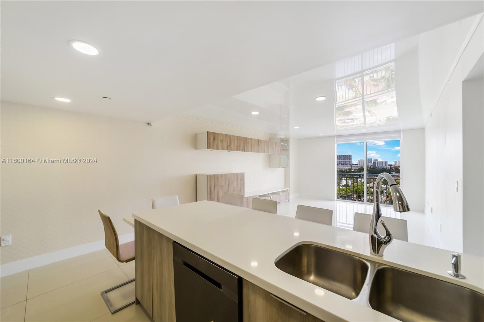 THE ASTON CONDO - Residential