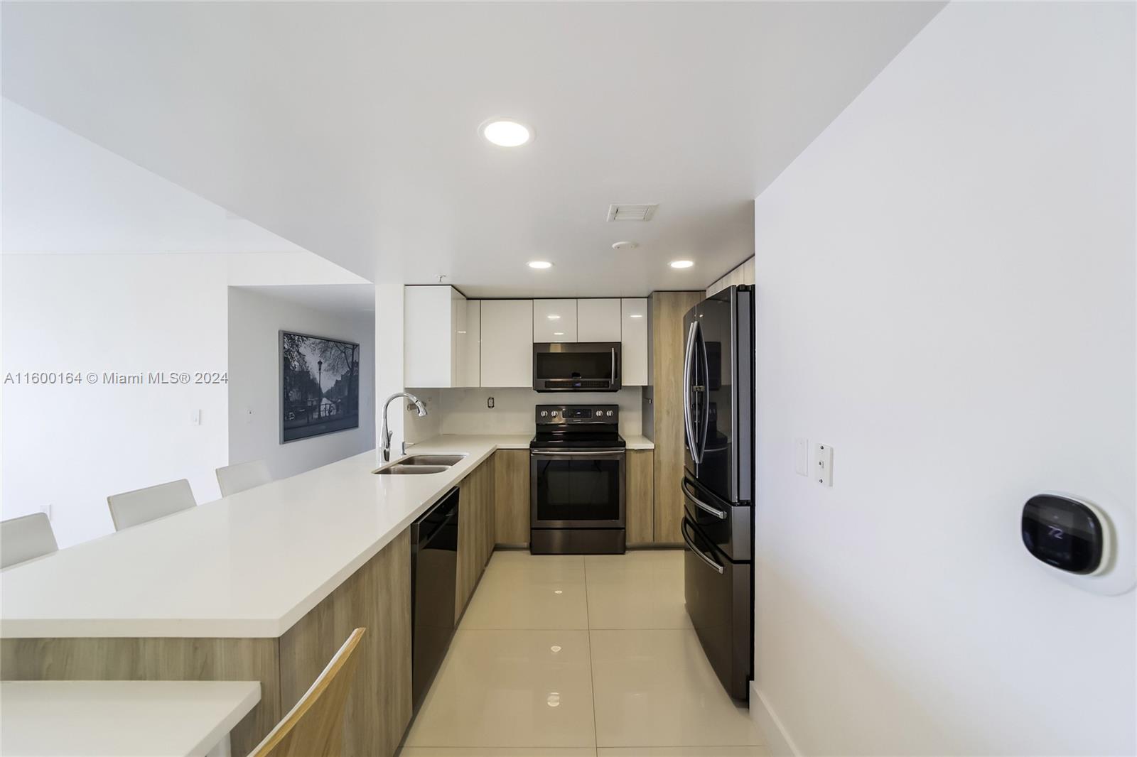 THE ASTON CONDO - Residential