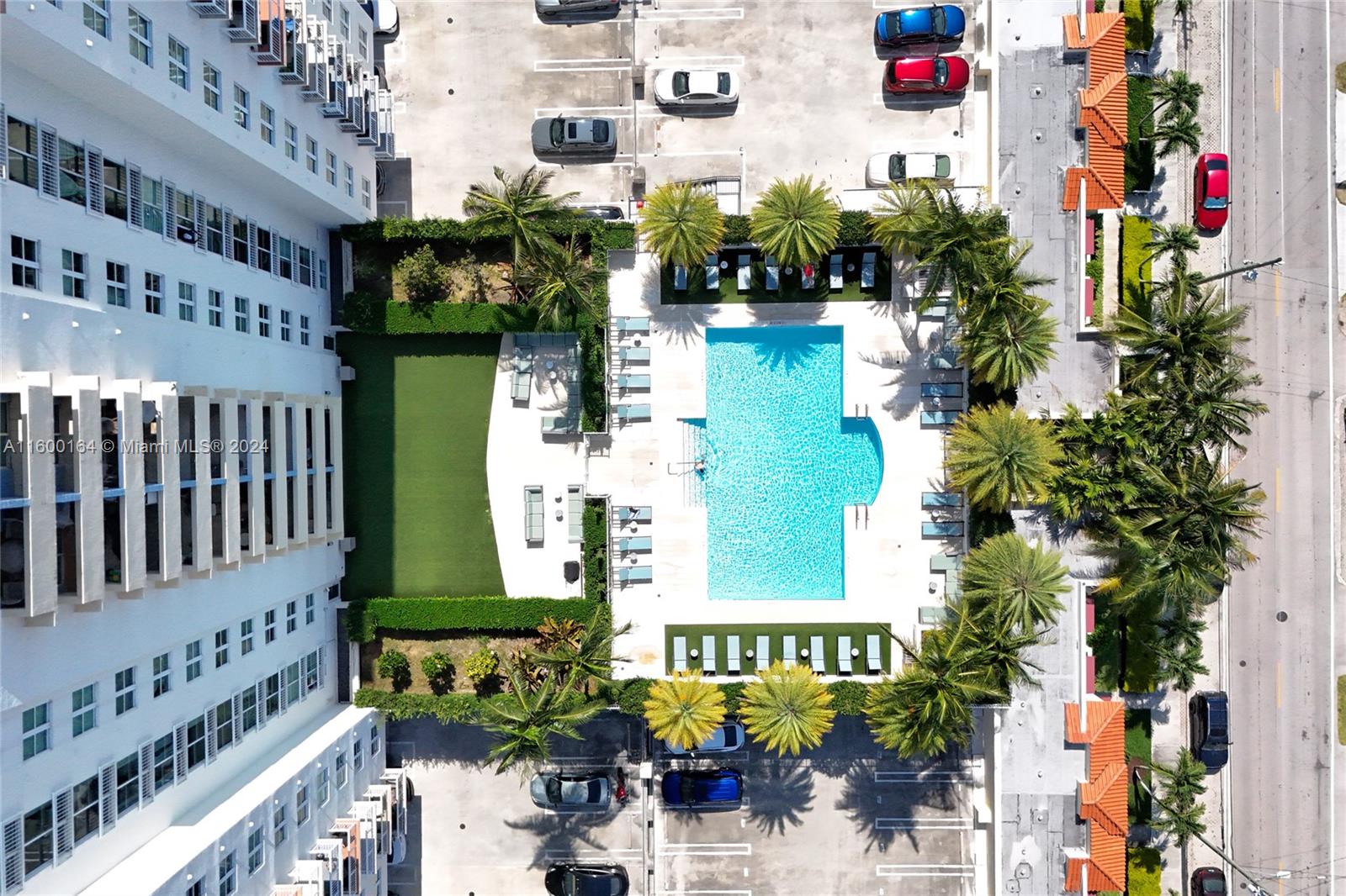 THE ASTON CONDO - Residential