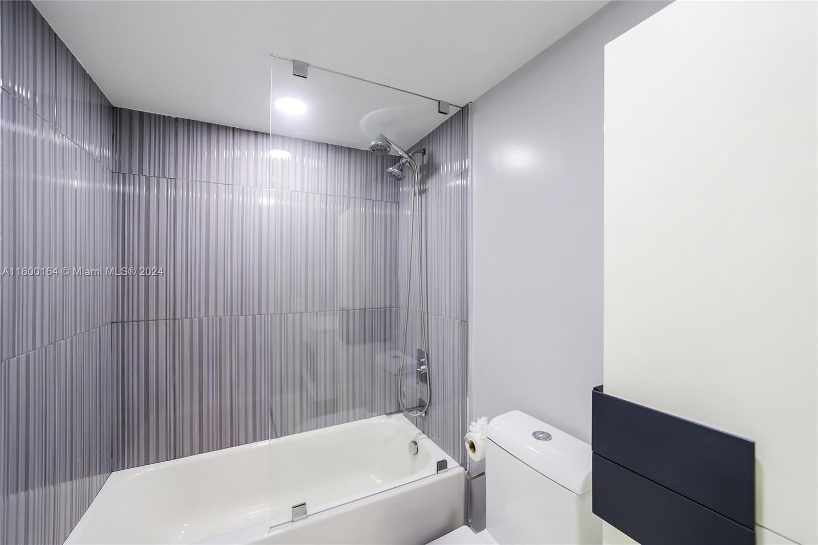 THE ASTON CONDO - Residential