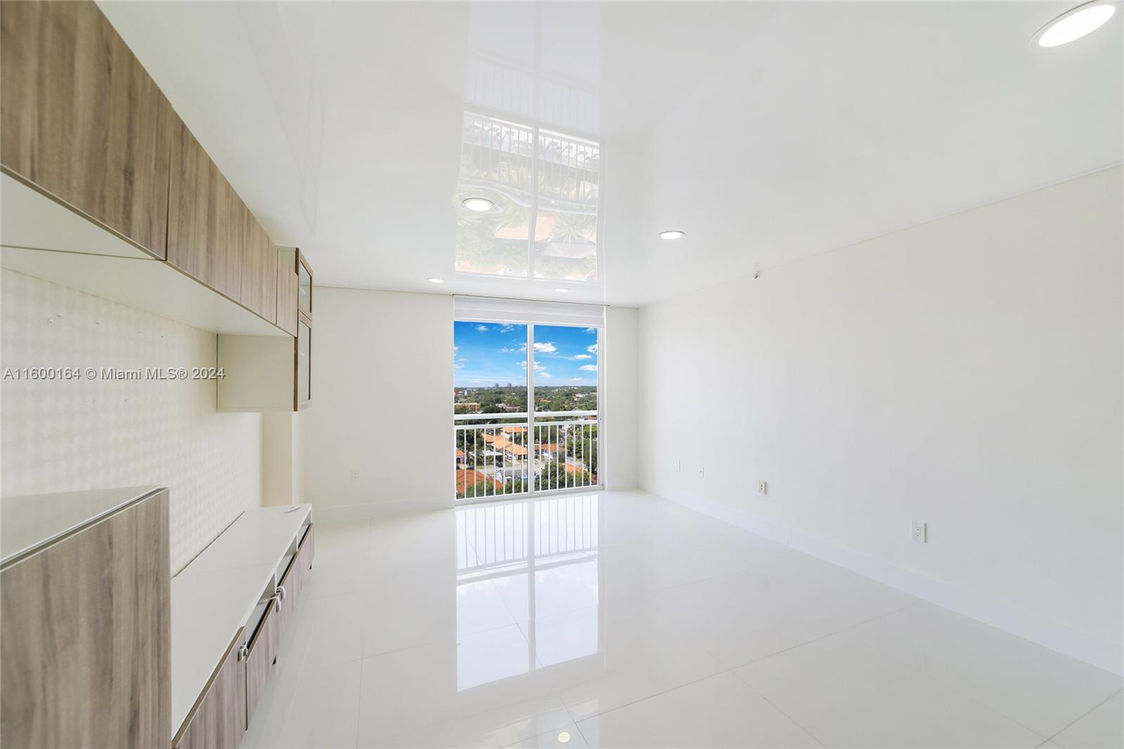 THE ASTON CONDO - Residential