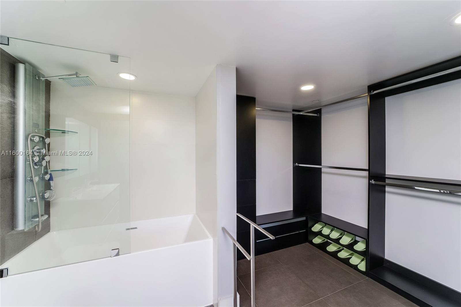 THE ASTON CONDO - Residential
