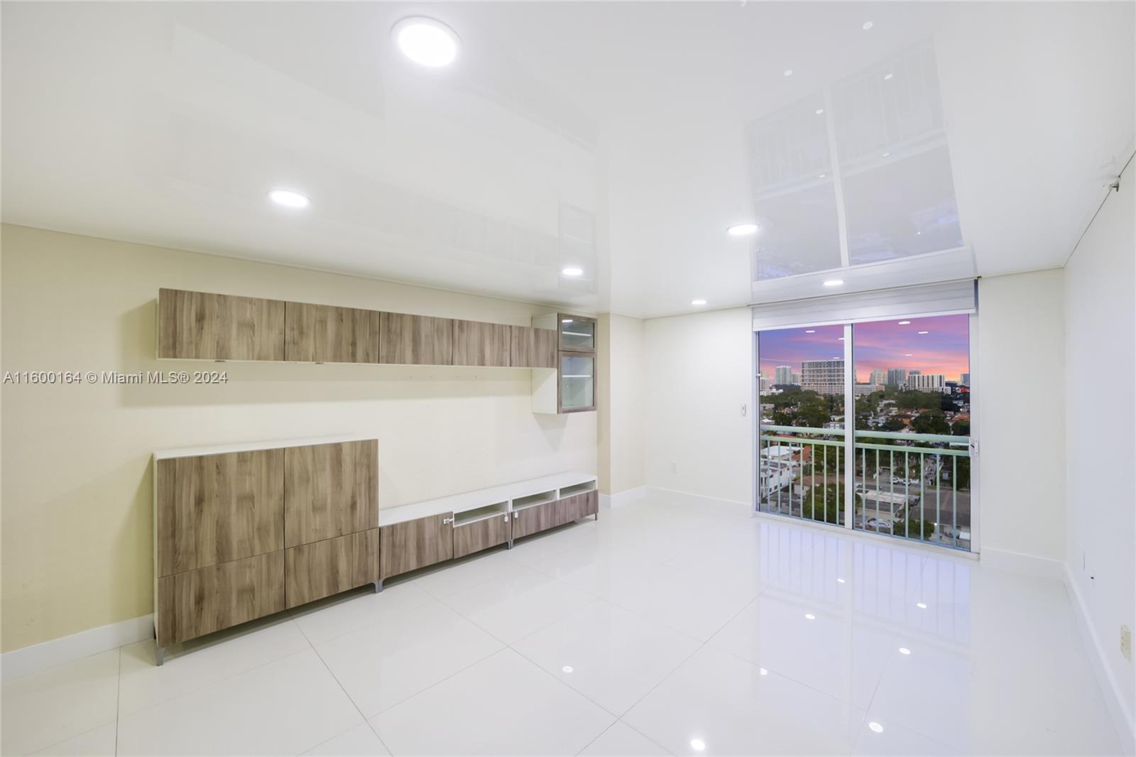 THE ASTON CONDO - Residential