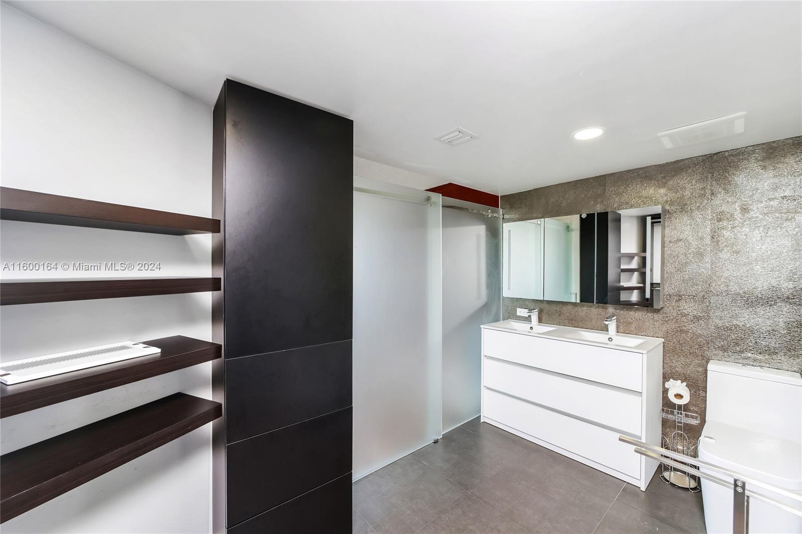 THE ASTON CONDO - Residential
