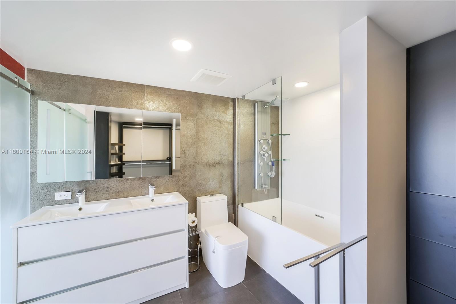 THE ASTON CONDO - Residential