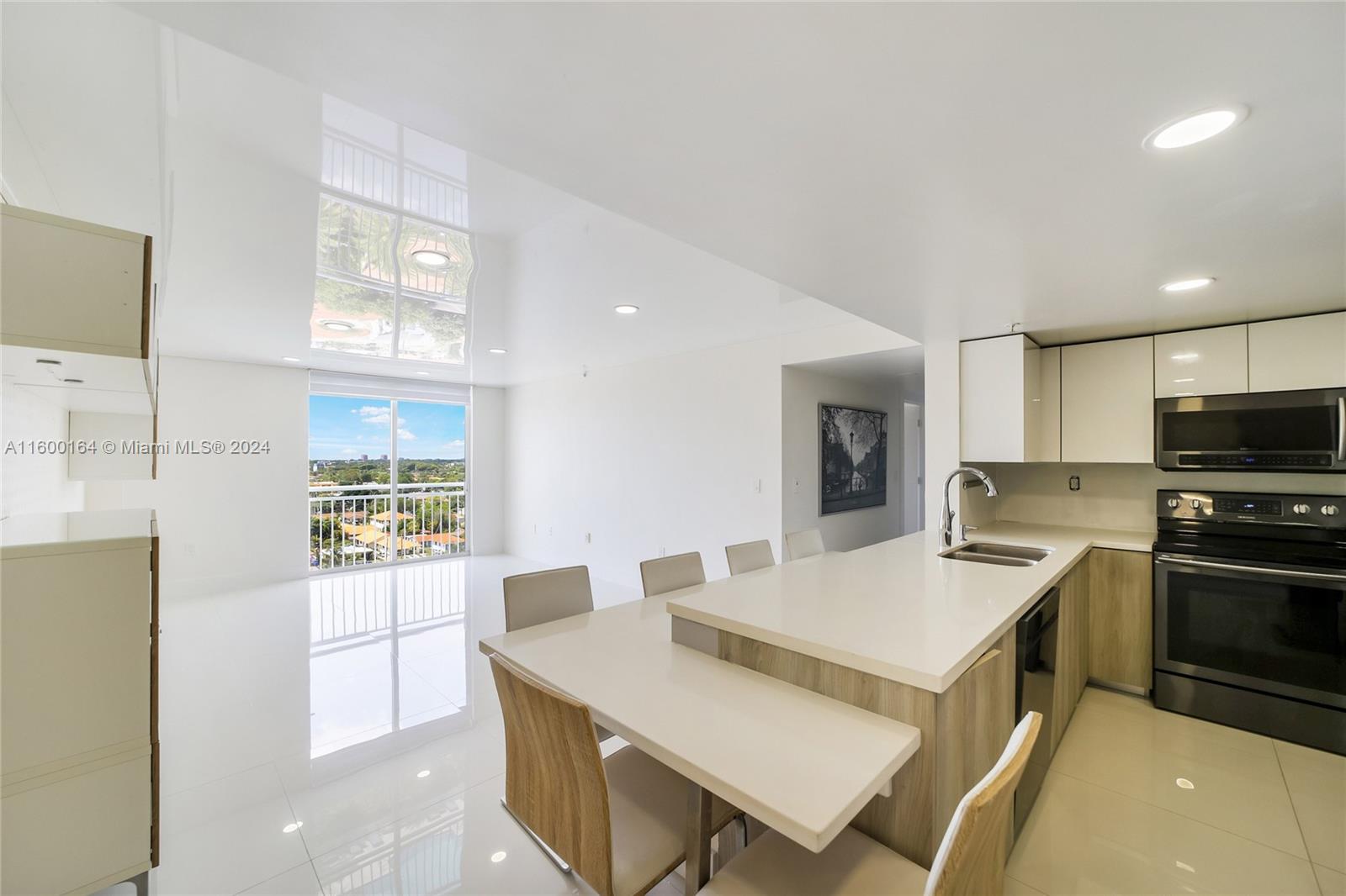 THE ASTON CONDO - Residential