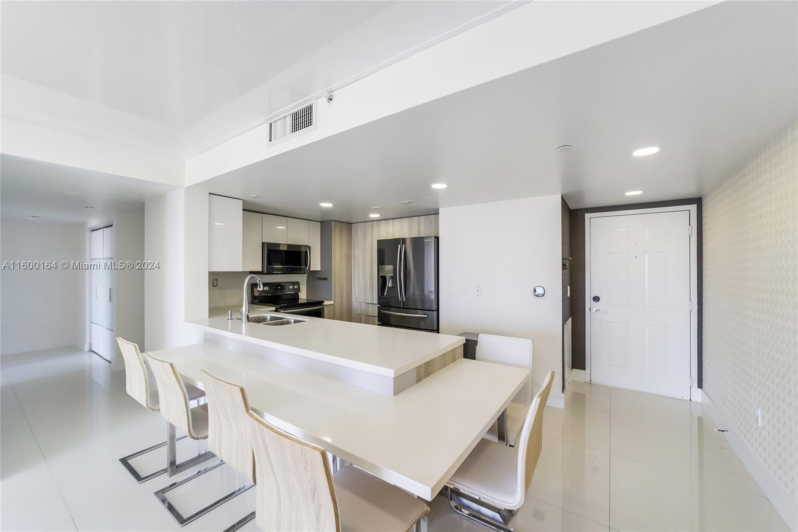 THE ASTON CONDO - Residential