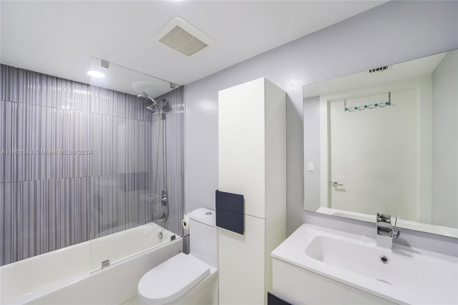 THE ASTON CONDO - Residential