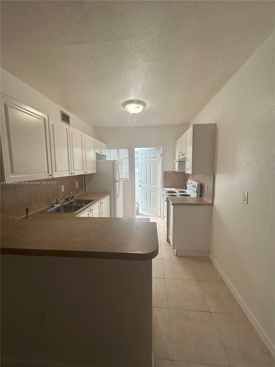 NORMANDY WATERWAY SUB - Residential Lease