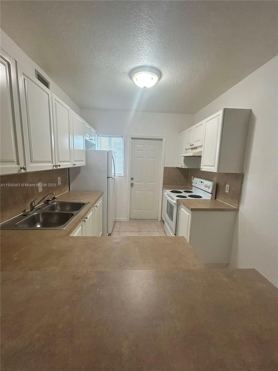 NORMANDY WATERWAY SUB - Residential Lease