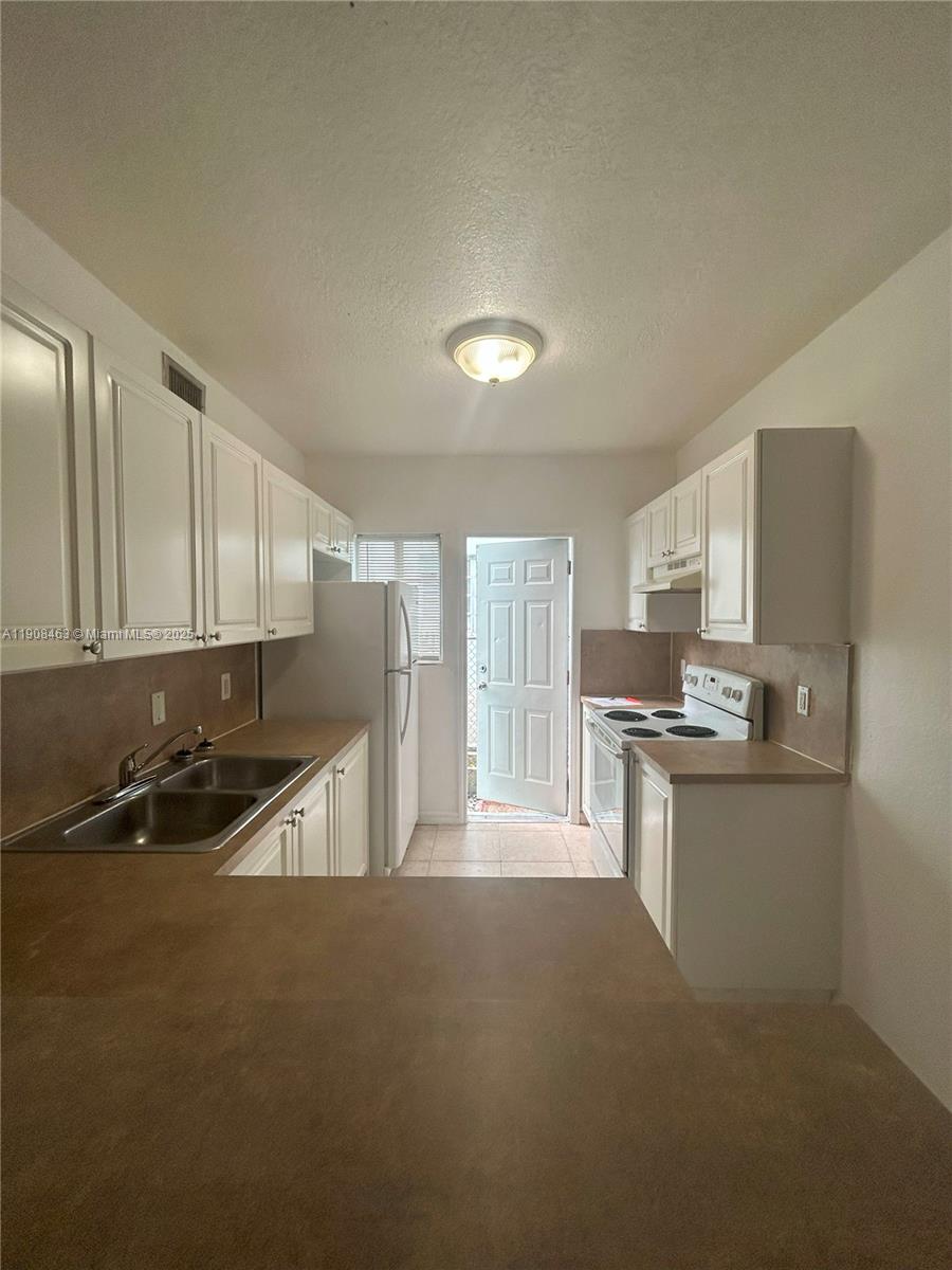 NORMANDY WATERWAY SUB - Residential Lease