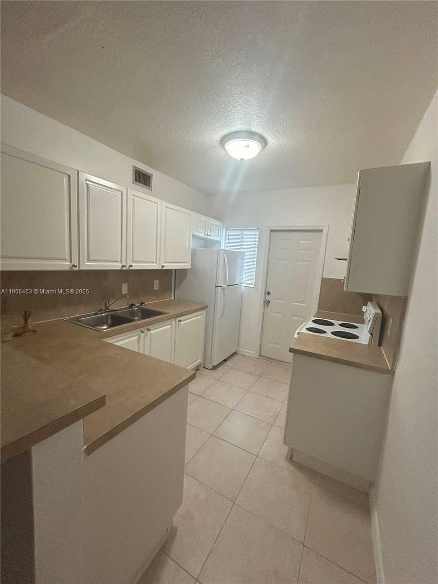 NORMANDY WATERWAY SUB - Residential Lease