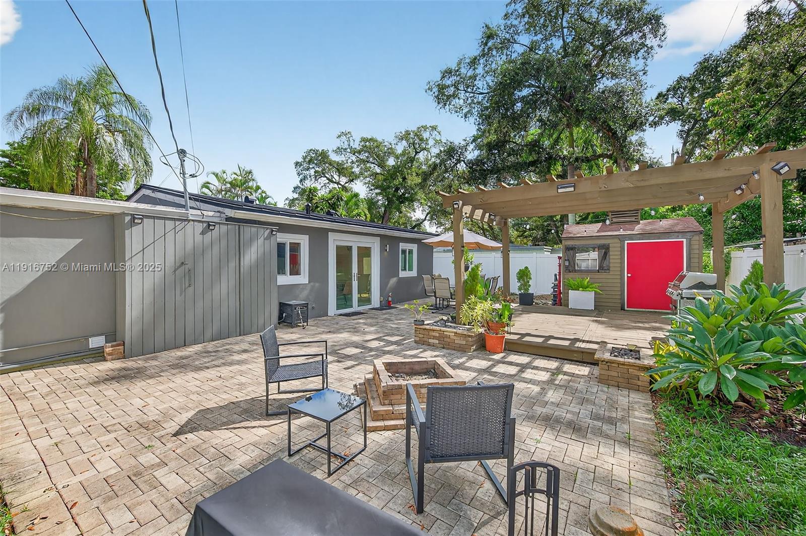 PALM LANE VILLA NO 3 - Residential