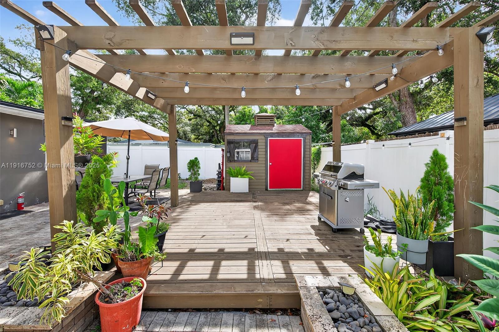 PALM LANE VILLA NO 3 - Residential