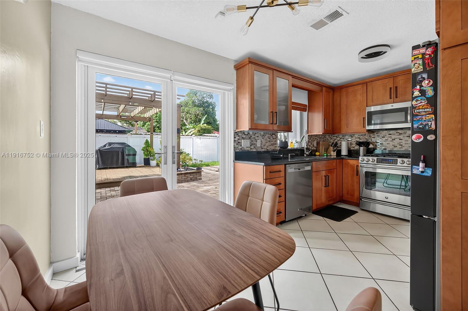 PALM LANE VILLA NO 3 - Residential