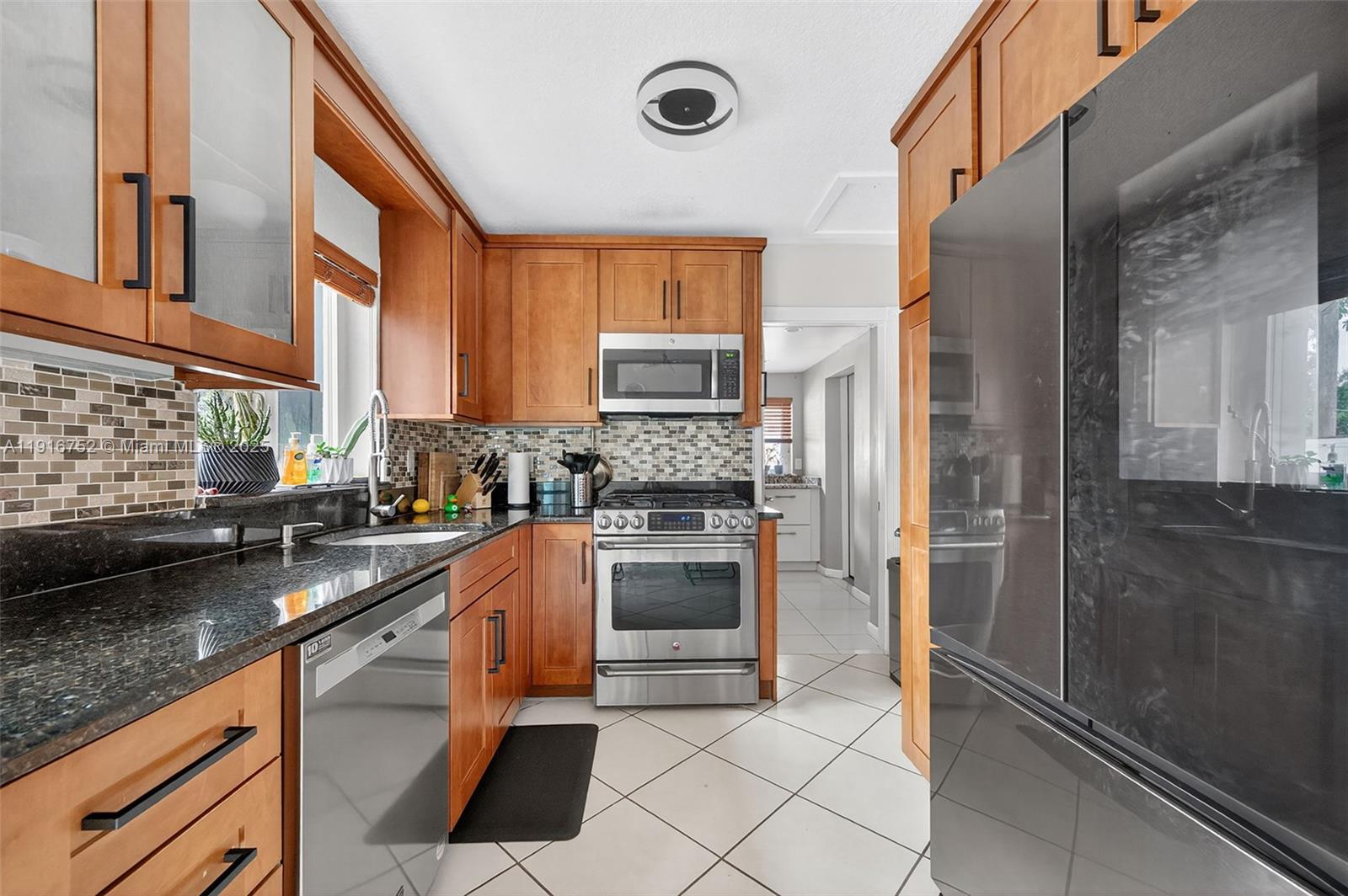 PALM LANE VILLA NO 3 - Residential