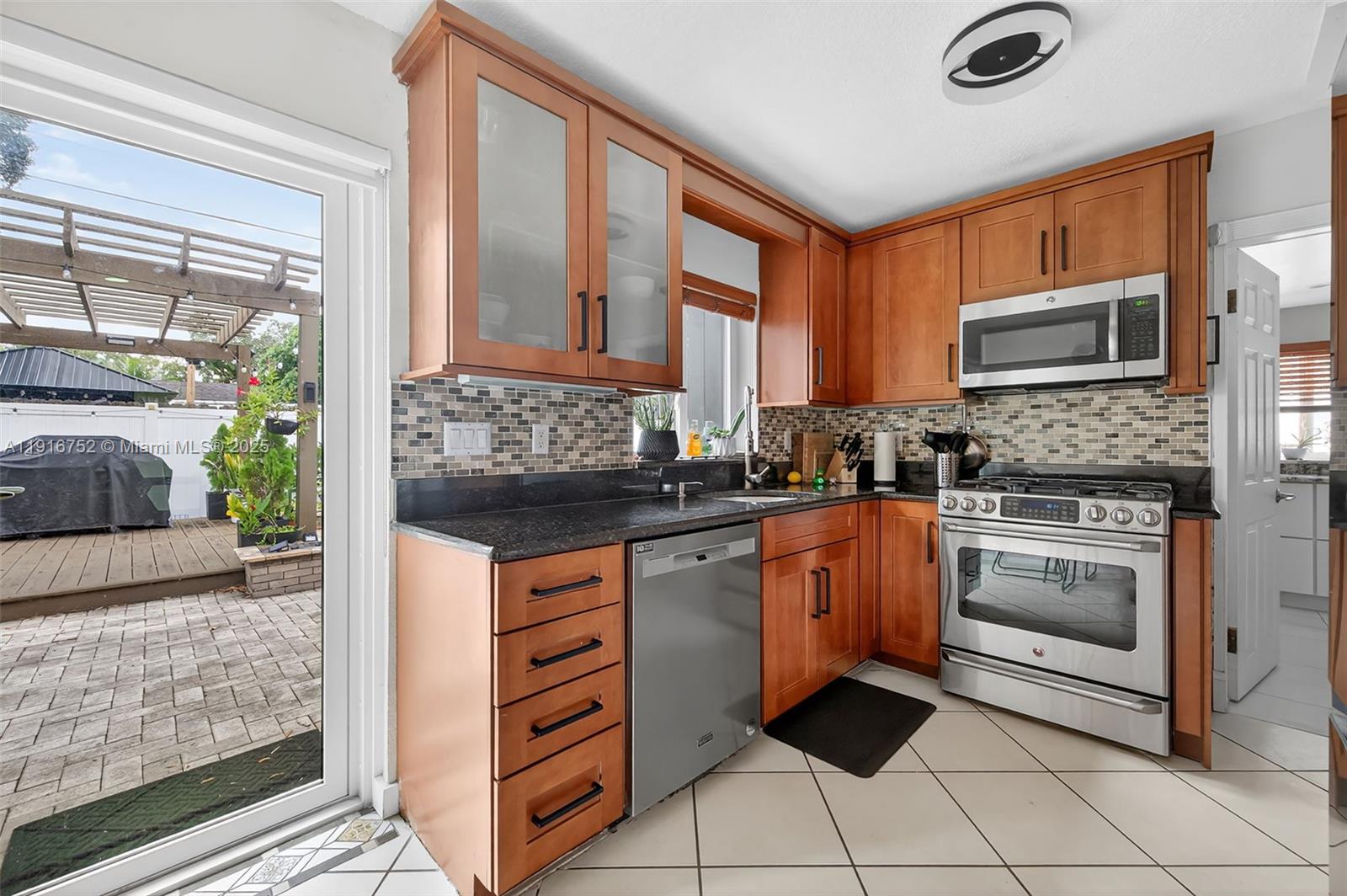 PALM LANE VILLA NO 3 - Residential