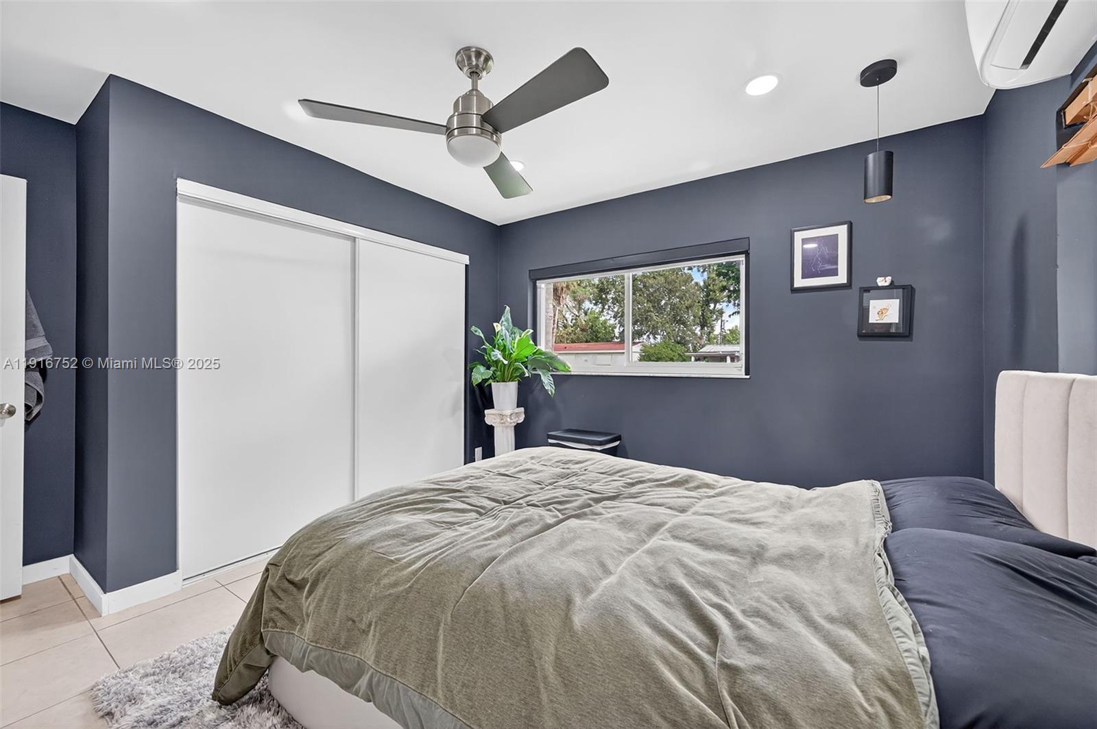 PALM LANE VILLA NO 3 - Residential