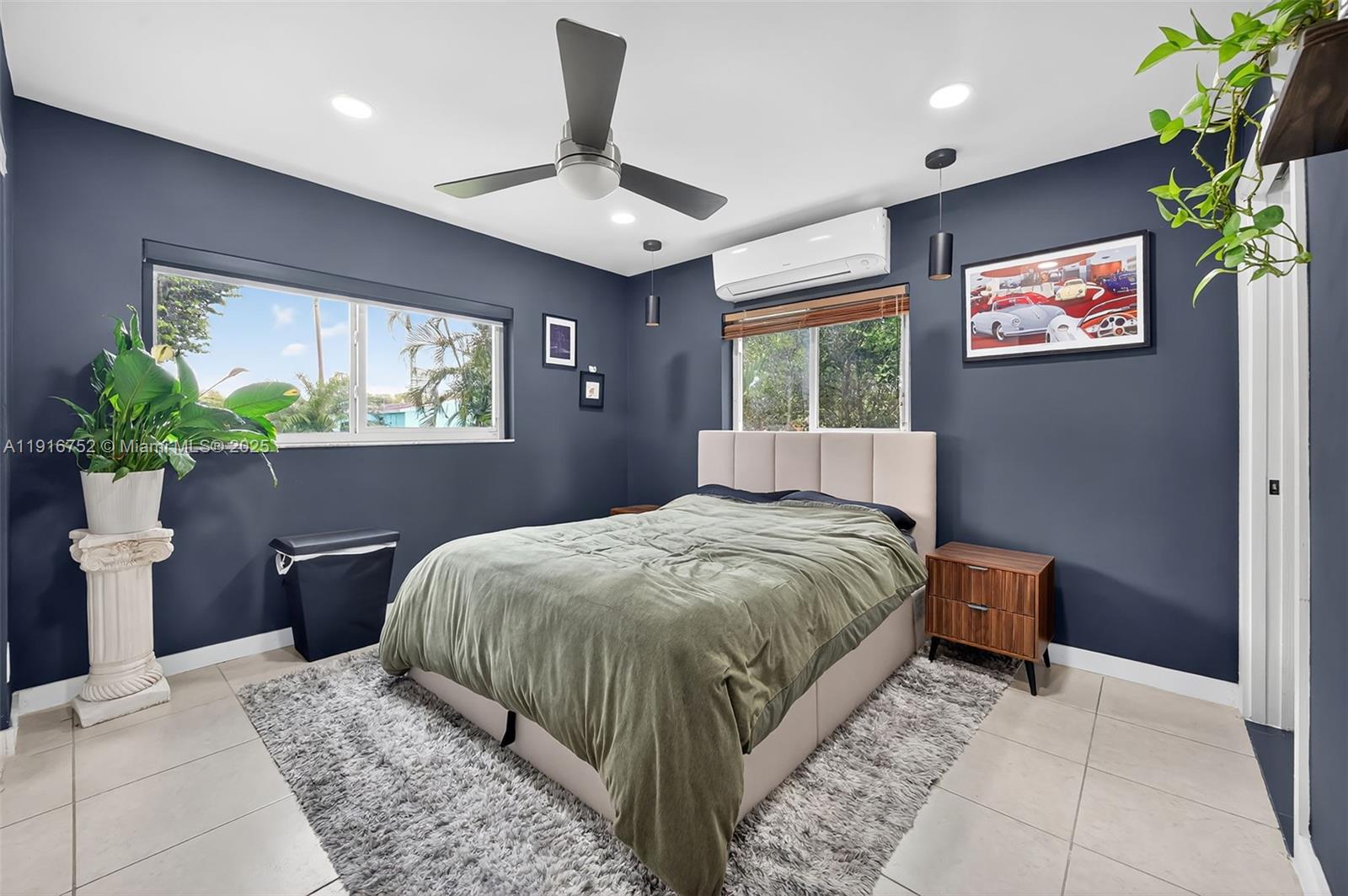 PALM LANE VILLA NO 3 - Residential