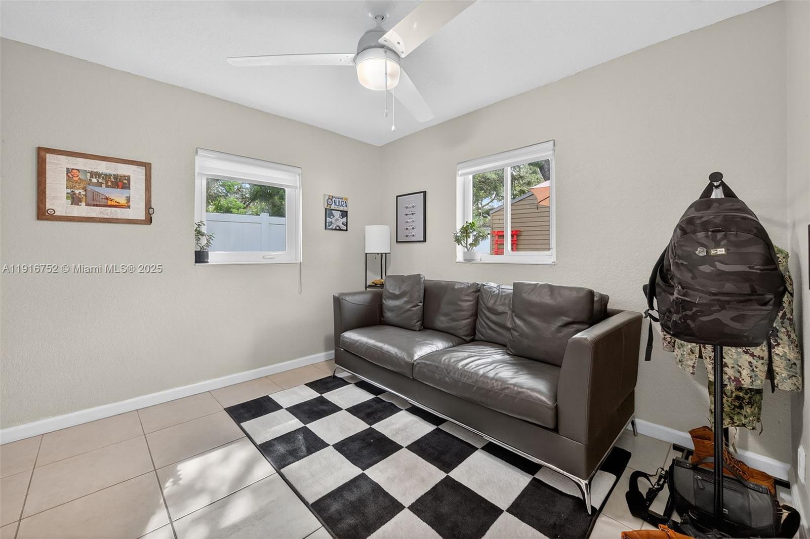 PALM LANE VILLA NO 3 - Residential