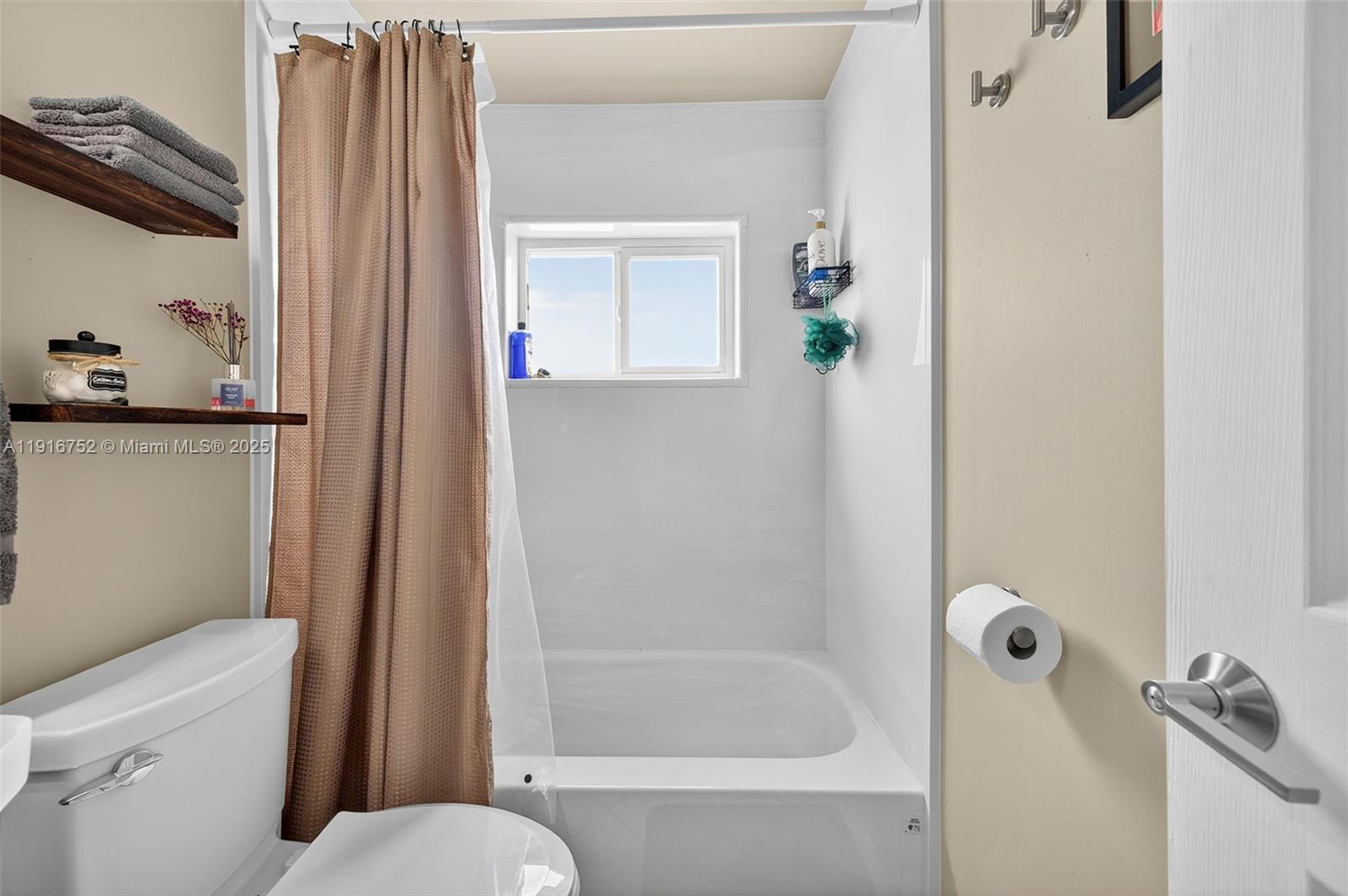 PALM LANE VILLA NO 3 - Residential