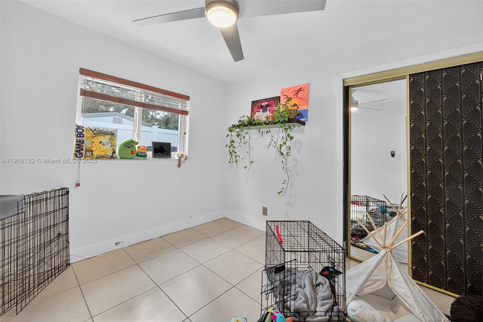 PALM LANE VILLA NO 3 - Residential