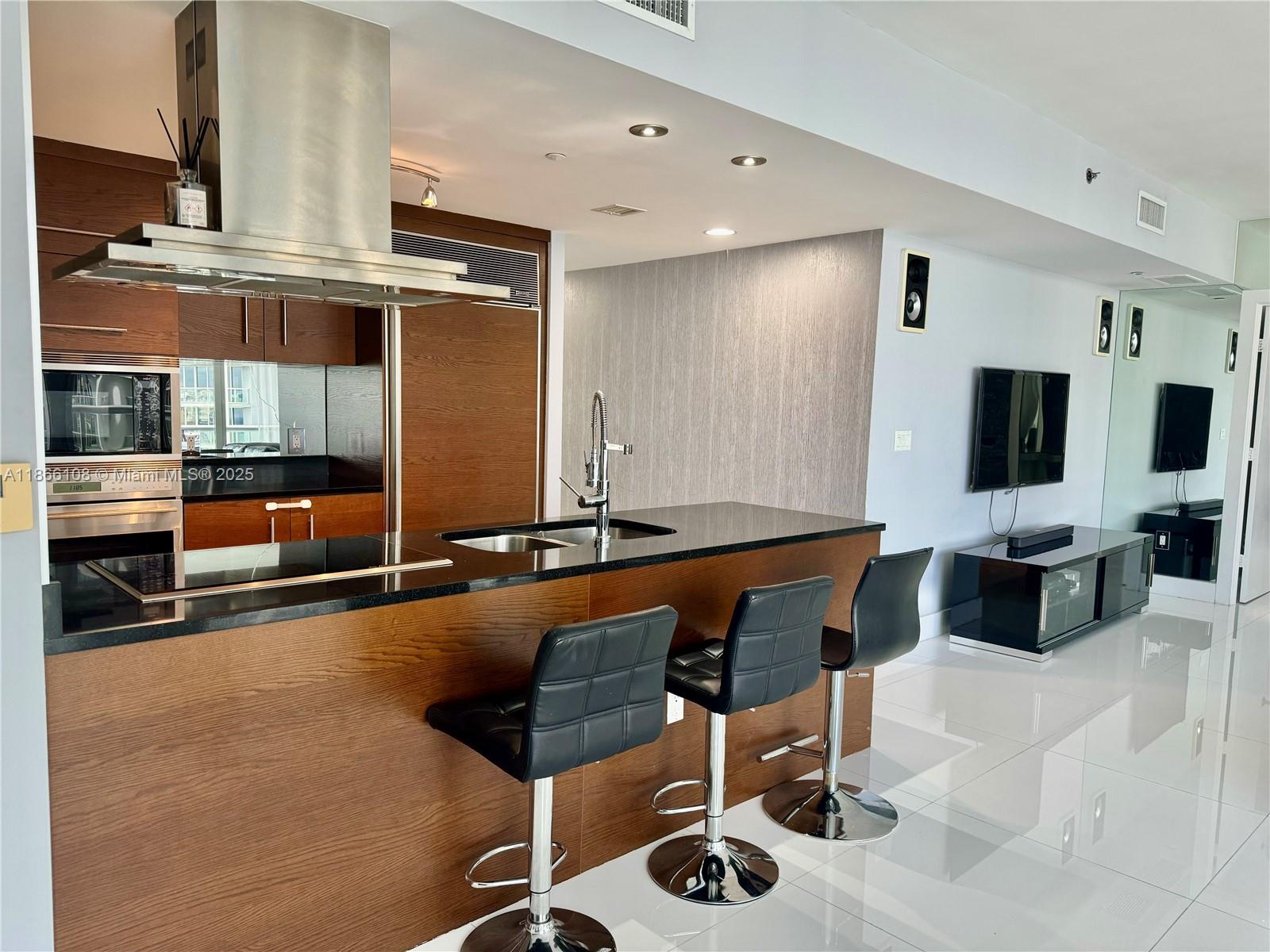 495 Brickell Ave 3504