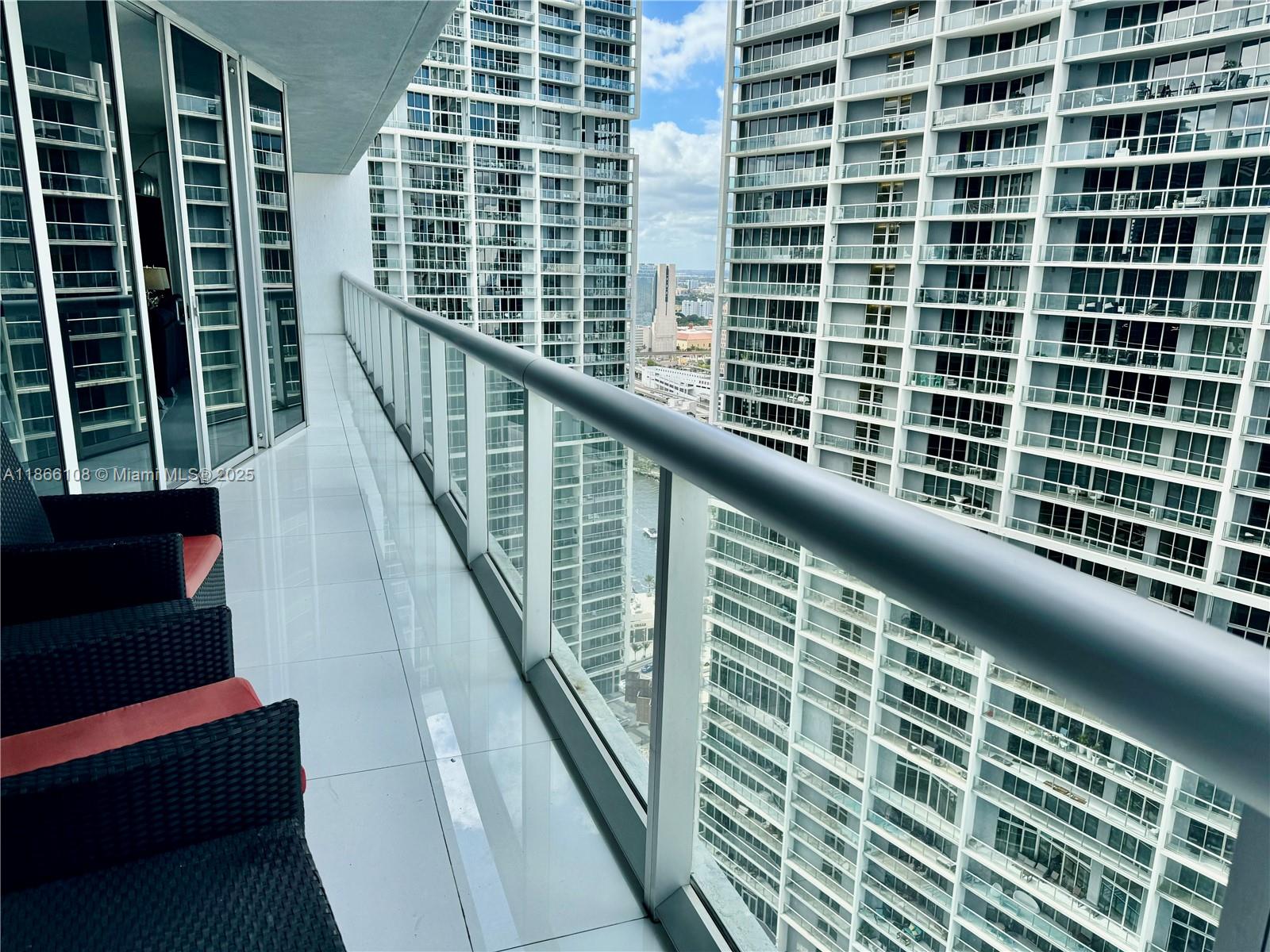 495 Brickell Ave 3504