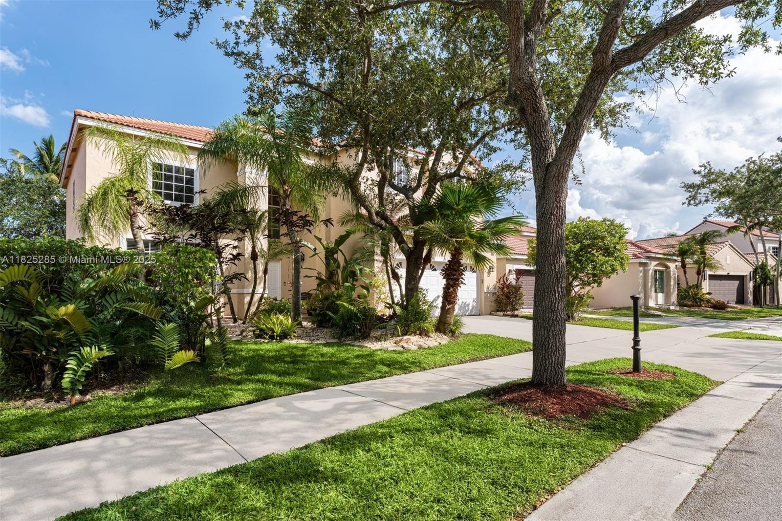 380 Cambridge Dr 0
