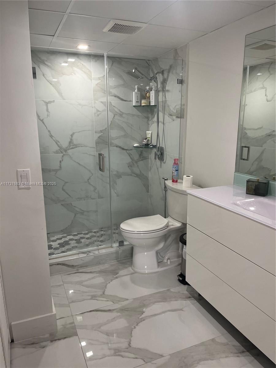 Samari Lake East Condo - Residential