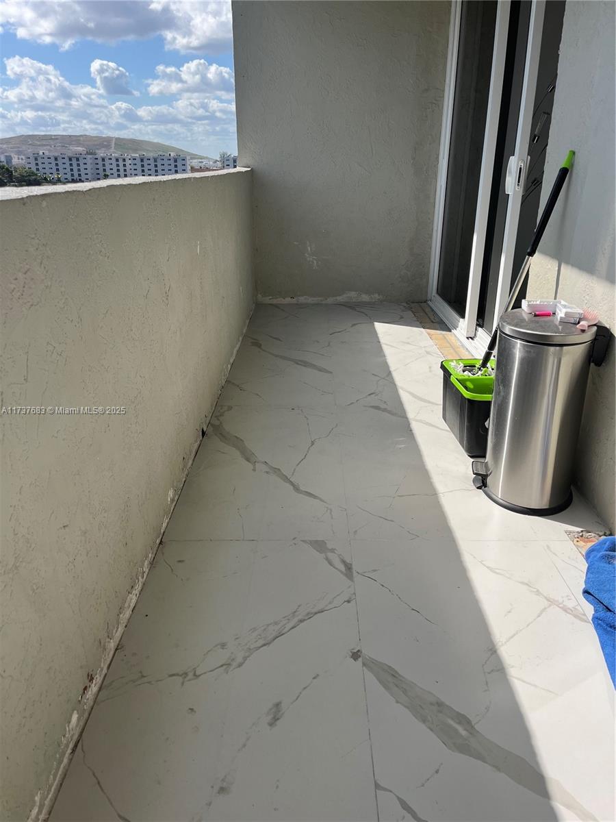 Samari Lake East Condo - Residential