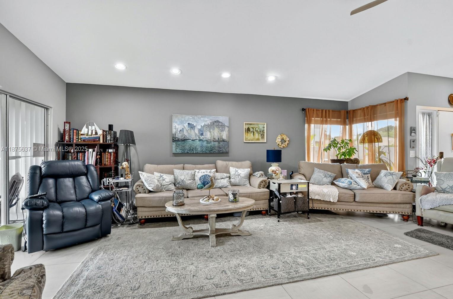 PALM GREENS AT VILLA DEL - Residential