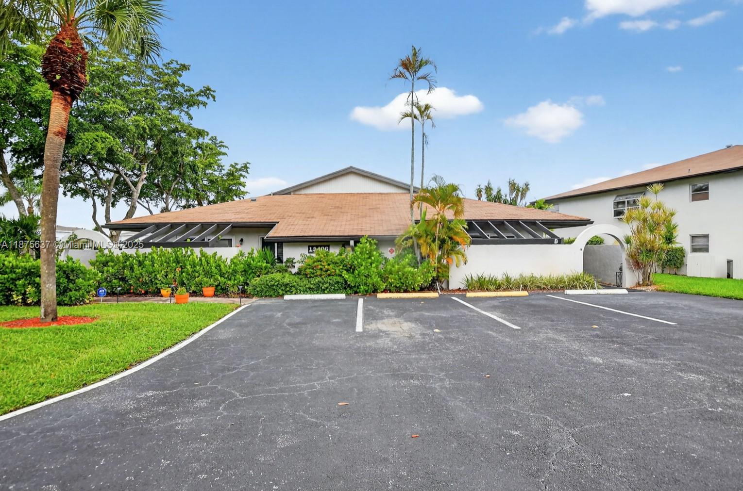 PALM GREENS AT VILLA DEL - Residential