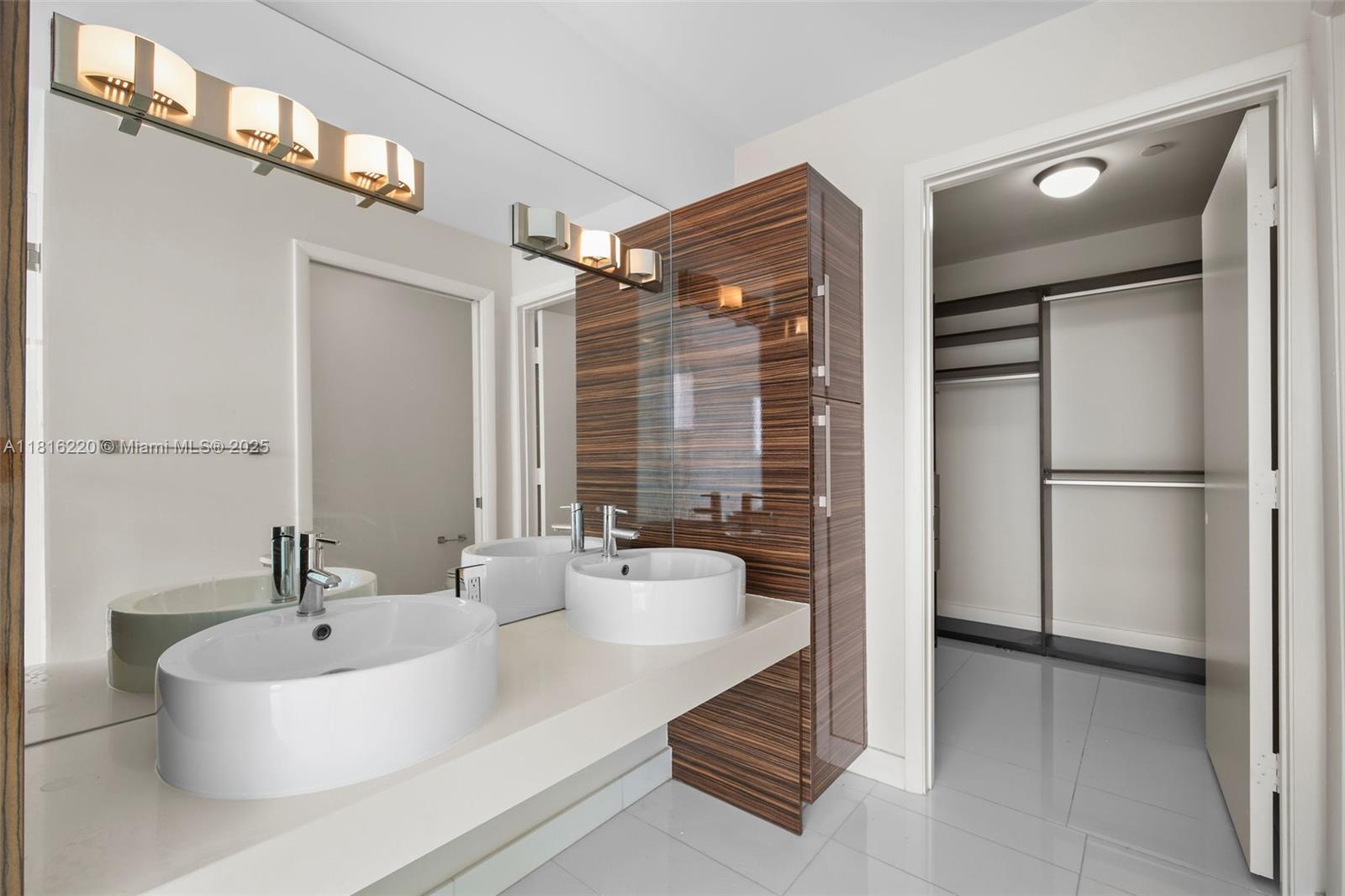 PARAMOUNT BAY CONDO - Residential Lease