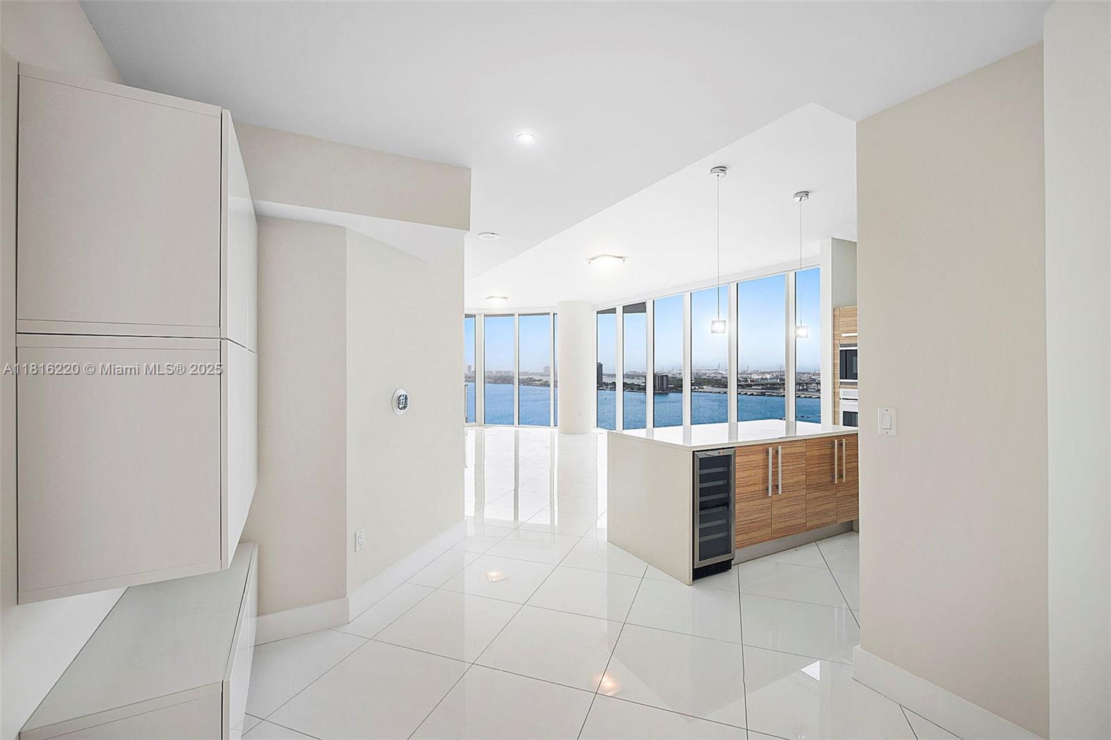 PARAMOUNT BAY CONDO - Residential Lease